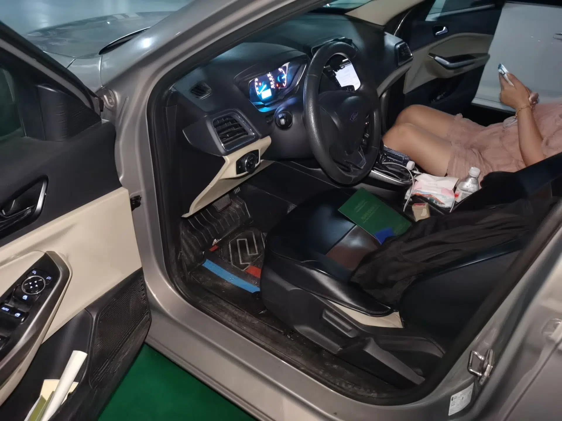 Ford Escort 2015 1.5L Automatic Comfort Edition — миниатюра 16