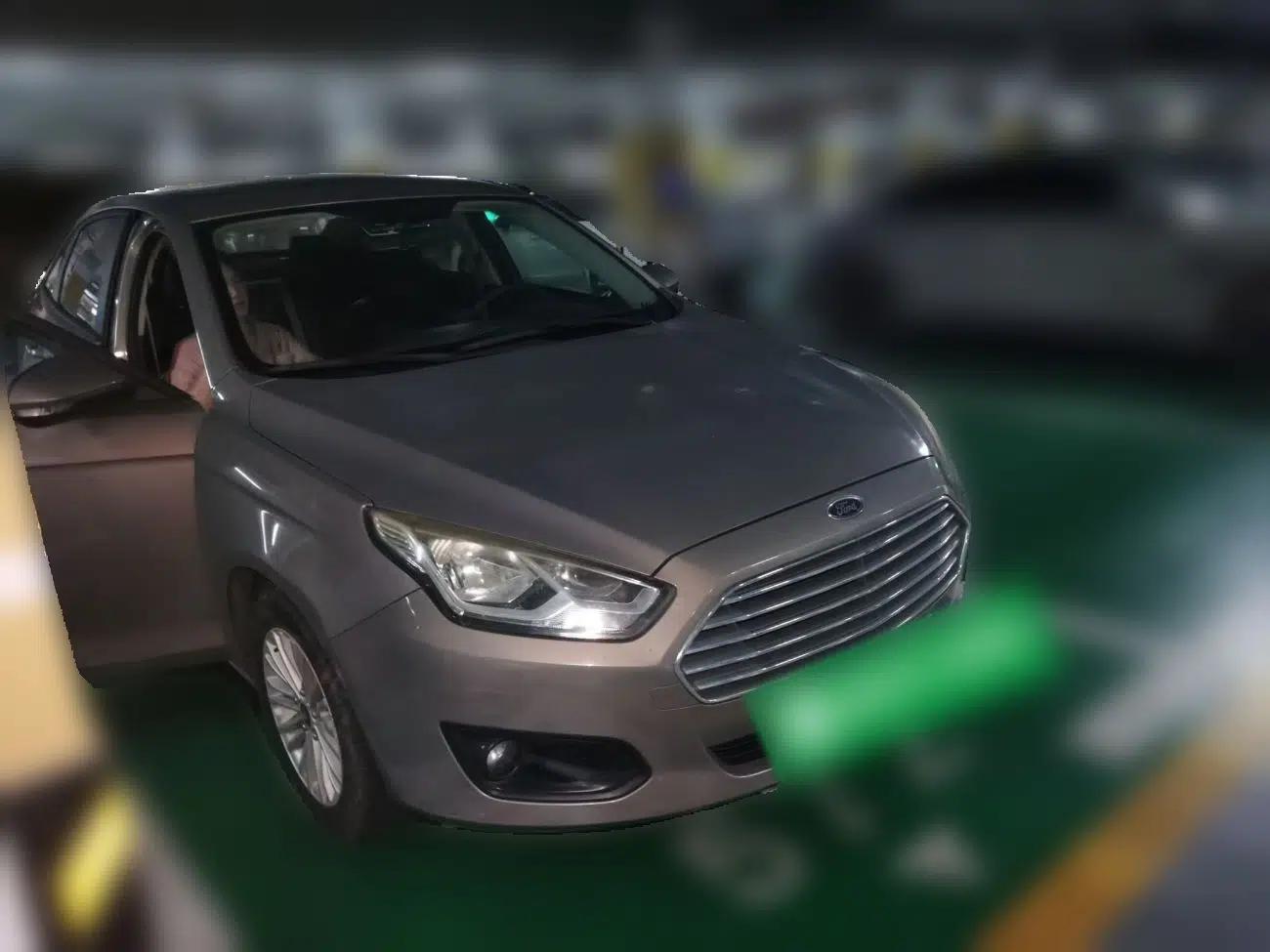 Ford Escort 2015 1.5L Automatic Comfort Edition — миниатюра 3