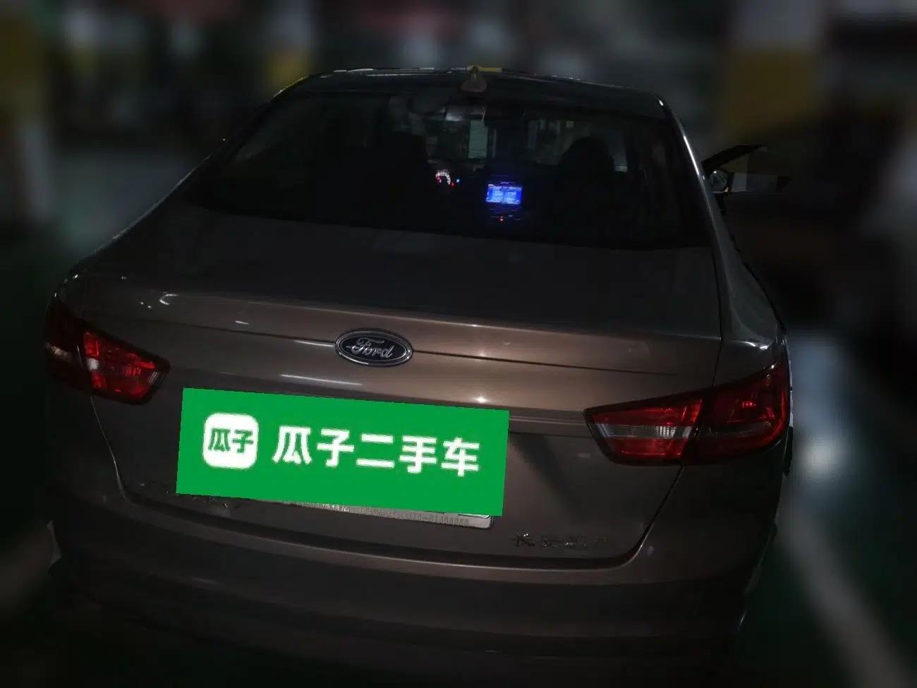 Ford Escort 2015 1.5L Automatic Comfort Edition — миниатюра 5