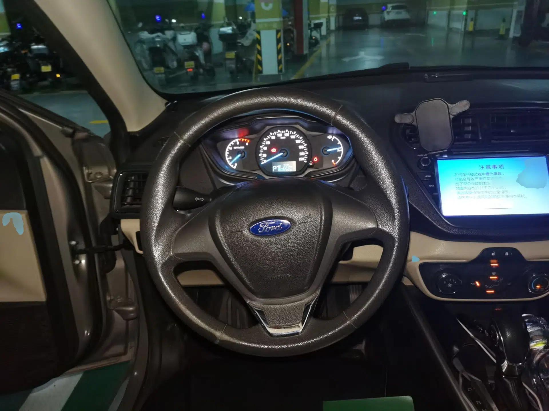 Ford Escort 2015 1.5L Automatic Comfort Edition — миниатюра 10