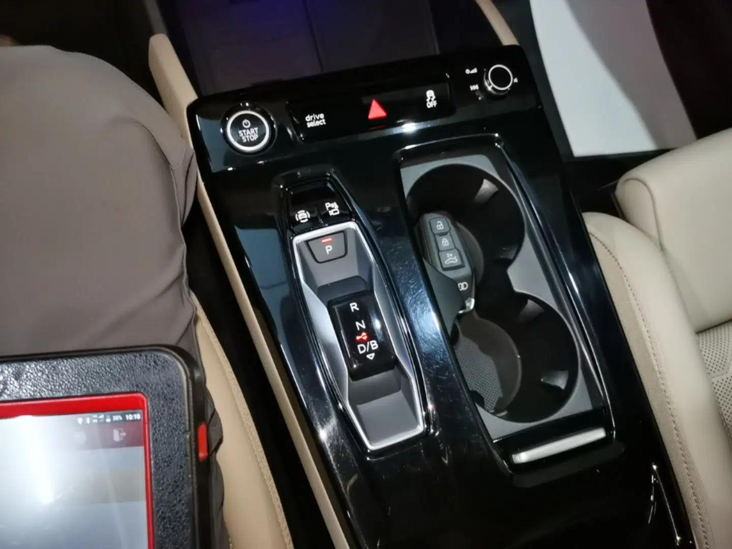 Audi Q6L e-tron 2026 First Launch Navigation Edition — миниатюра 16