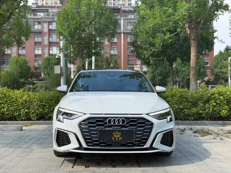 Audi A3 2022 Sportback 35 TFSI Fashion Sport — миниатюра 2