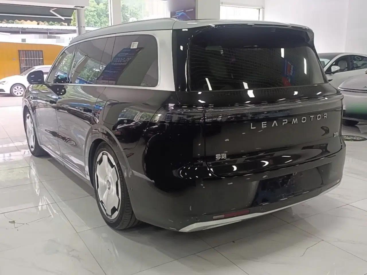Leapmotor D19 2026 Range-Extended 500 Smart Luxury Edition Six-Seat — миниатюра 13