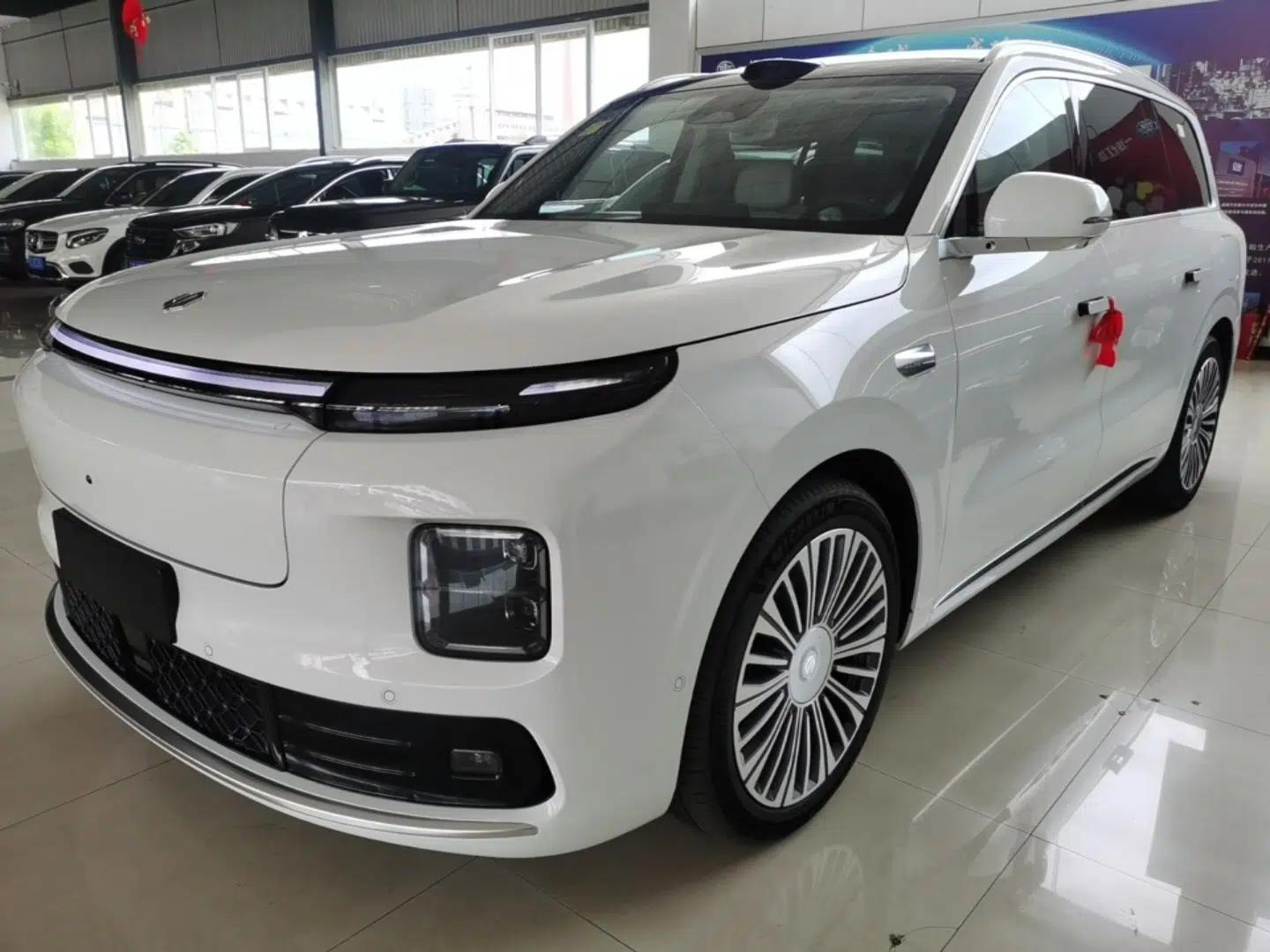 Leapmotor D19 2026 Pure Electric 720 Smart Luxury Edition Six-Seat — миниатюра 1
