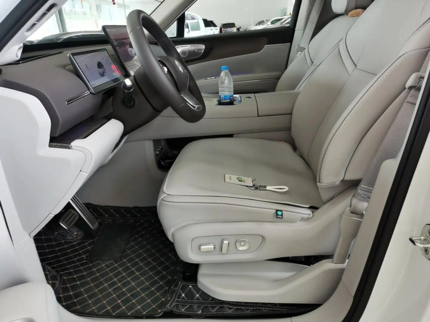 Leapmotor D19 2026 Pure Electric 720 Smart Luxury Edition Six-Seat — миниатюра 17