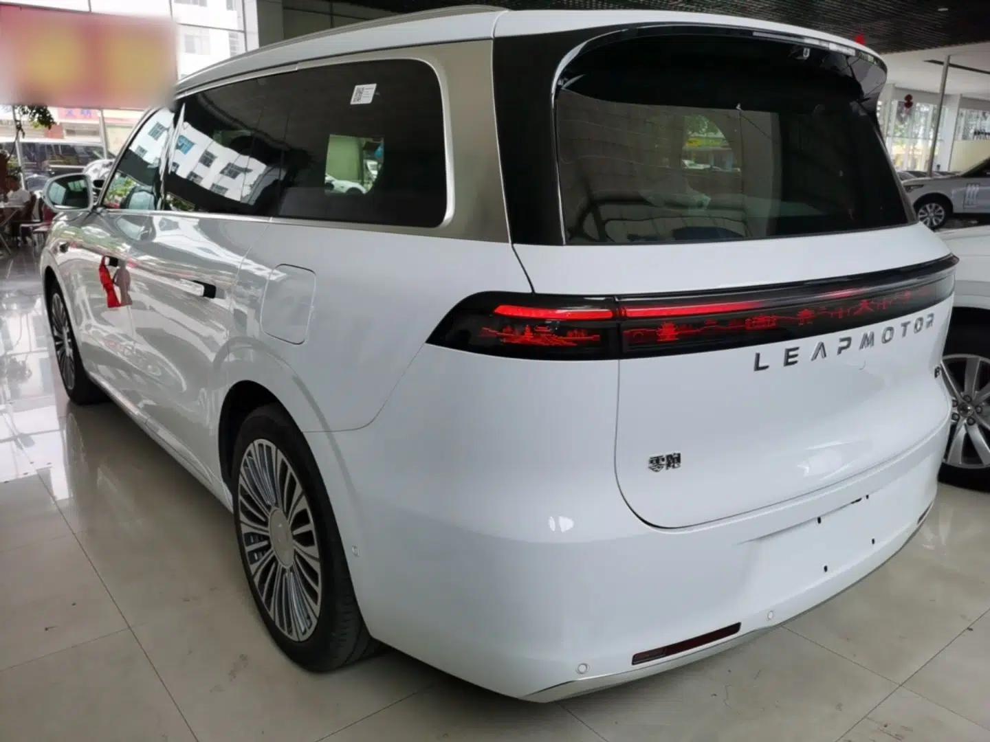 Leapmotor D19 2026 Pure Electric 720 Smart Luxury Edition Six-Seat — миниатюра 4