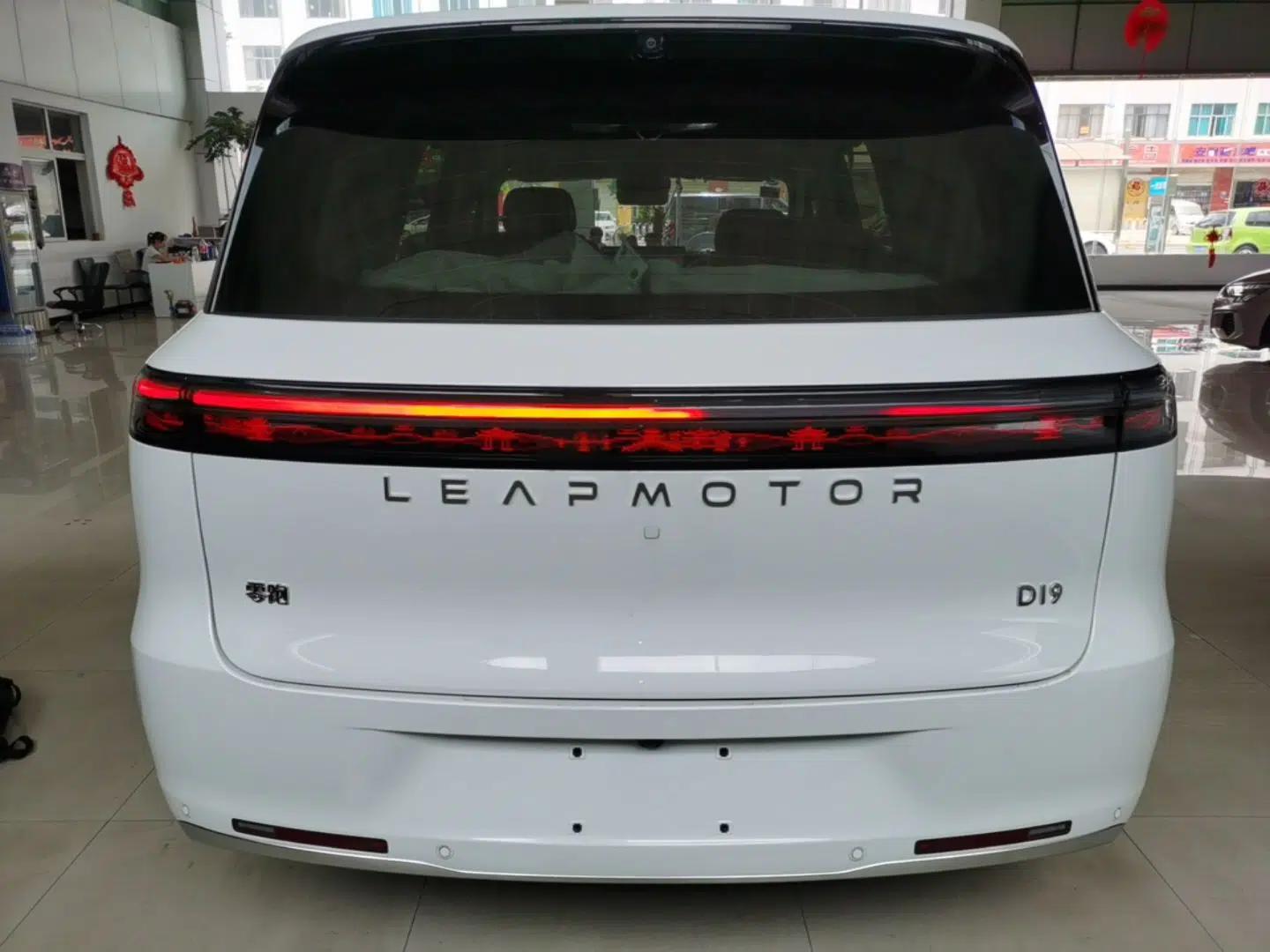 Leapmotor D19 2026 Pure Electric 720 Smart Luxury Edition Six-Seat — миниатюра 5