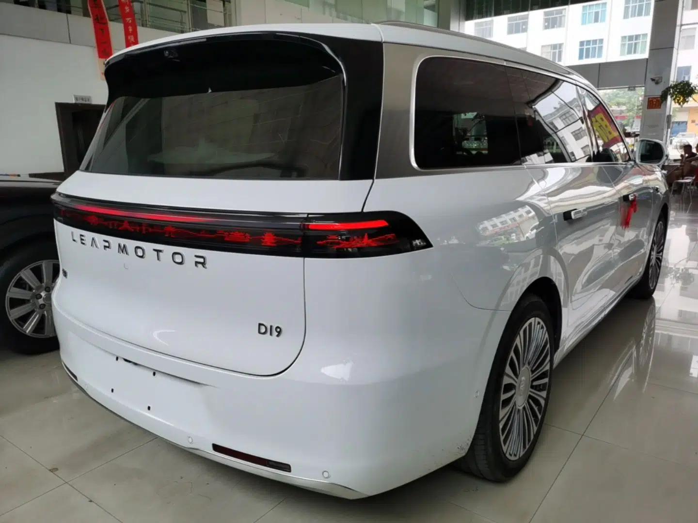 Leapmotor D19 2026 Pure Electric 720 Smart Luxury Edition Six-Seat — миниатюра 6