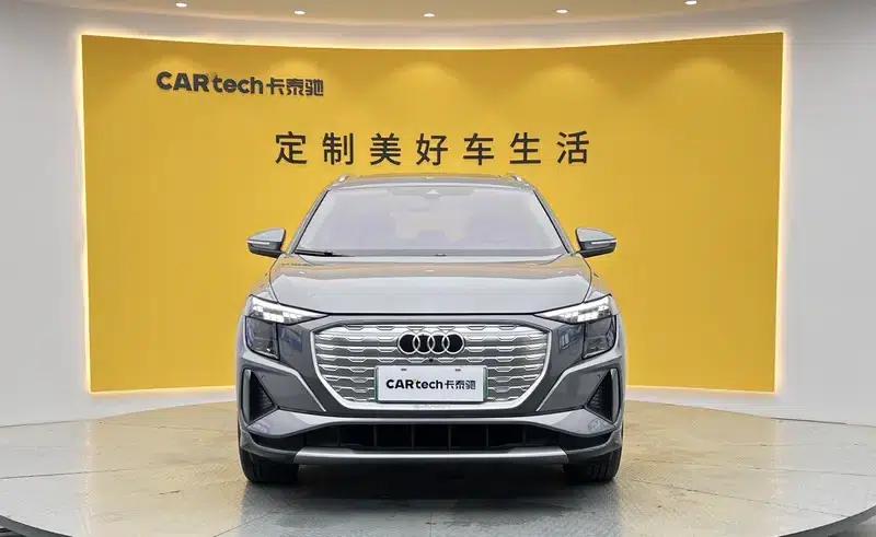 Audi Q5 e-tron 2022 Model 40 e-tron Star Edition Mech Suit — миниатюра 2