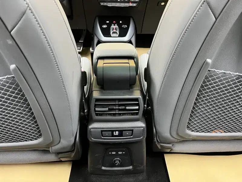 Audi Q5 e-tron 2022 Model 40 e-tron Star Edition Mech Suit — миниатюра 11