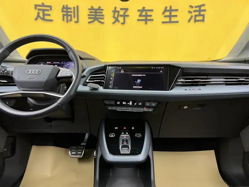 Audi Q5 e-tron 2022 Model 40 e-tron Star Edition Mech Suit — миниатюра 27