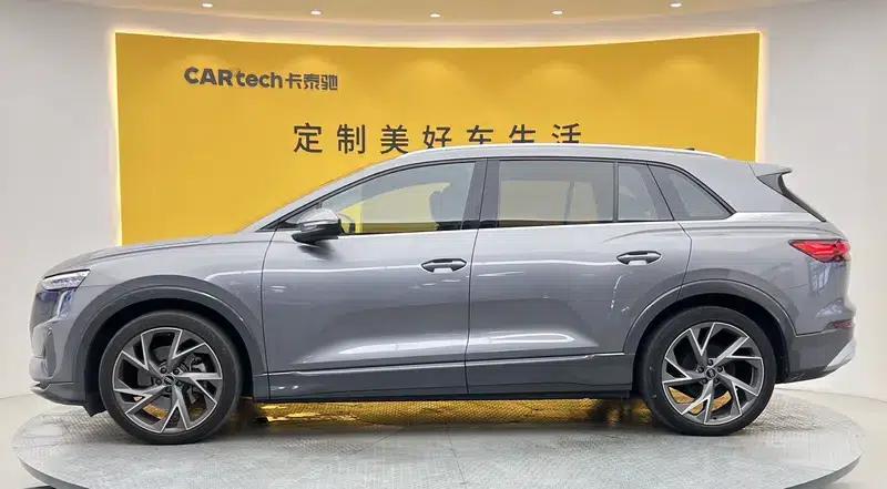 Audi Q5 e-tron 2022 Model 40 e-tron Star Edition Mech Suit — миниатюра 4