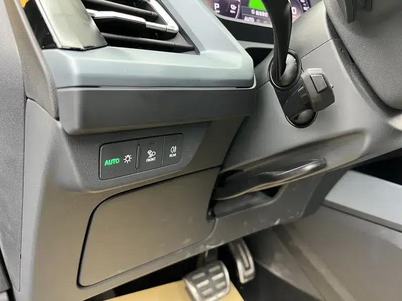 Audi Q5 e-tron 2022 Model 40 e-tron Star Edition Mech Suit — миниатюра 33