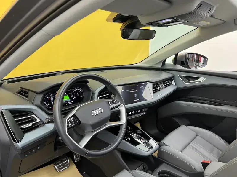 Audi Q5 e-tron 2022 Model 40 e-tron Star Edition Mech Suit — миниатюра 36