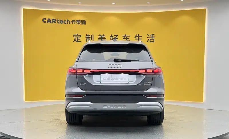 Audi Q5 e-tron 2022 Model 40 e-tron Star Edition Mech Suit — миниатюра 5