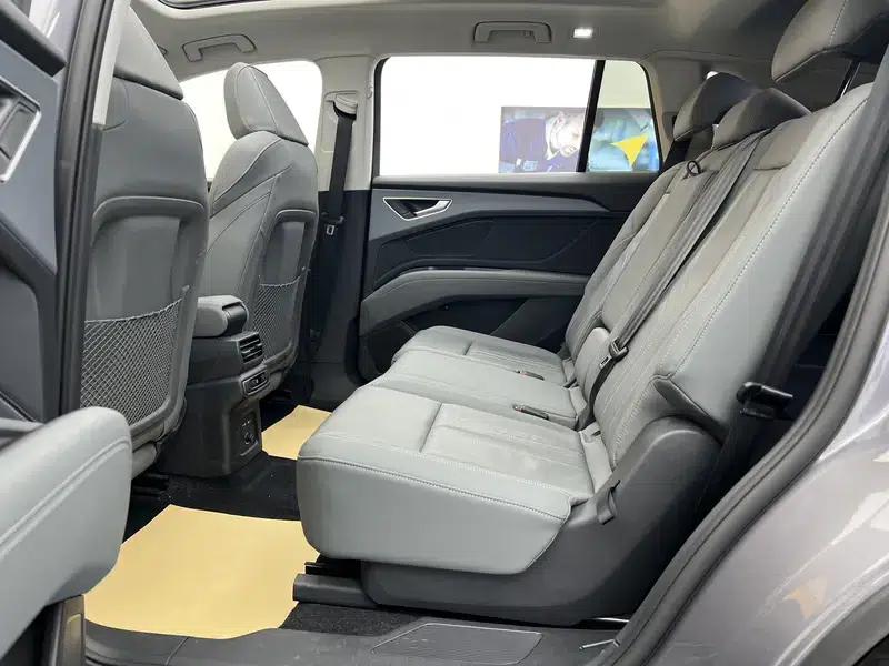 Audi Q5 e-tron 2022 Model 40 e-tron Star Edition Mech Suit — миниатюра 42