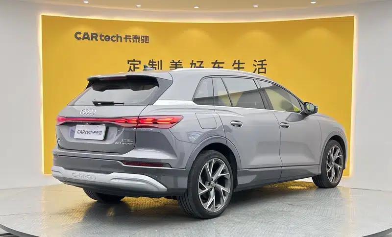 Audi Q5 e-tron 2022 Model 40 e-tron Star Edition Mech Suit — миниатюра 6