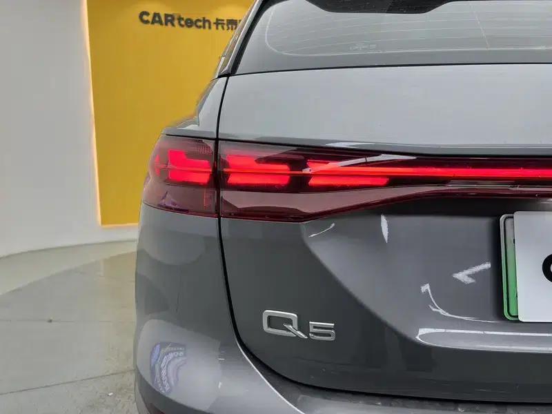 Audi Q5 e-tron 2022 Model 40 e-tron Star Edition Mech Suit — миниатюра 7