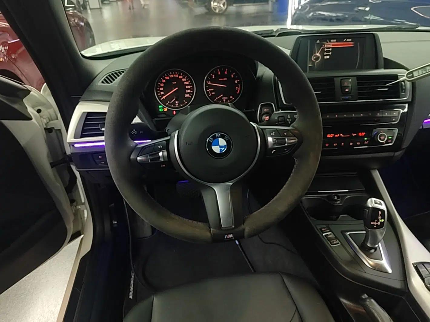 BMW 2 Series 2015 220i Convertible Coupe Leading Model — миниатюра 18
