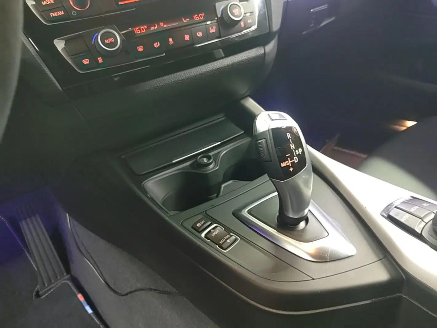 BMW 2 Series 2015 220i Convertible Coupe Leading Model — миниатюра 21