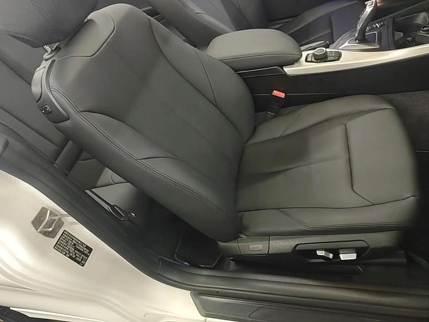 BMW 2 Series 2015 220i Convertible Coupe Leading Model — миниатюра 24