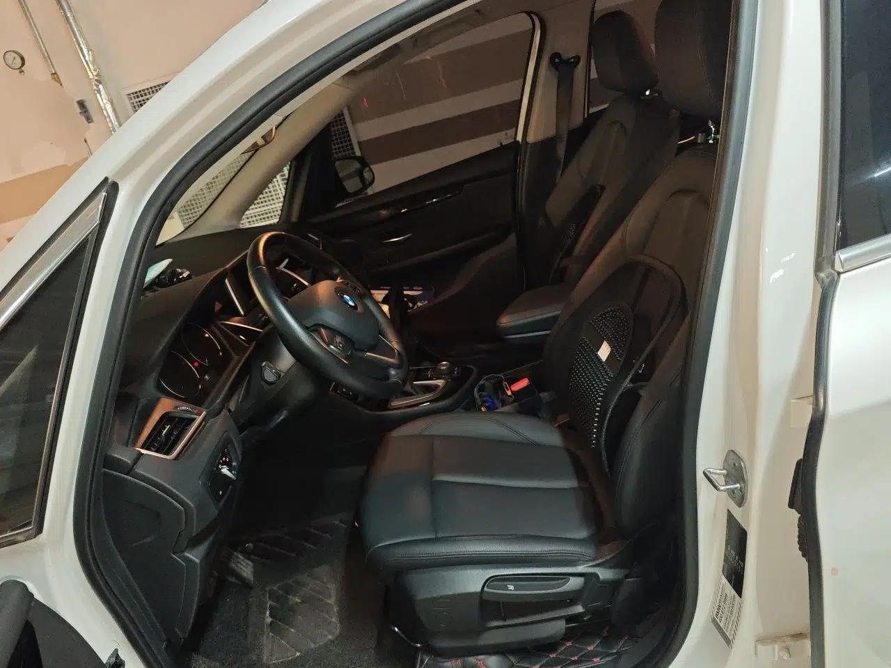 BMW 2 Series Active Tourer 2019 218i Leading Model — миниатюра 15
