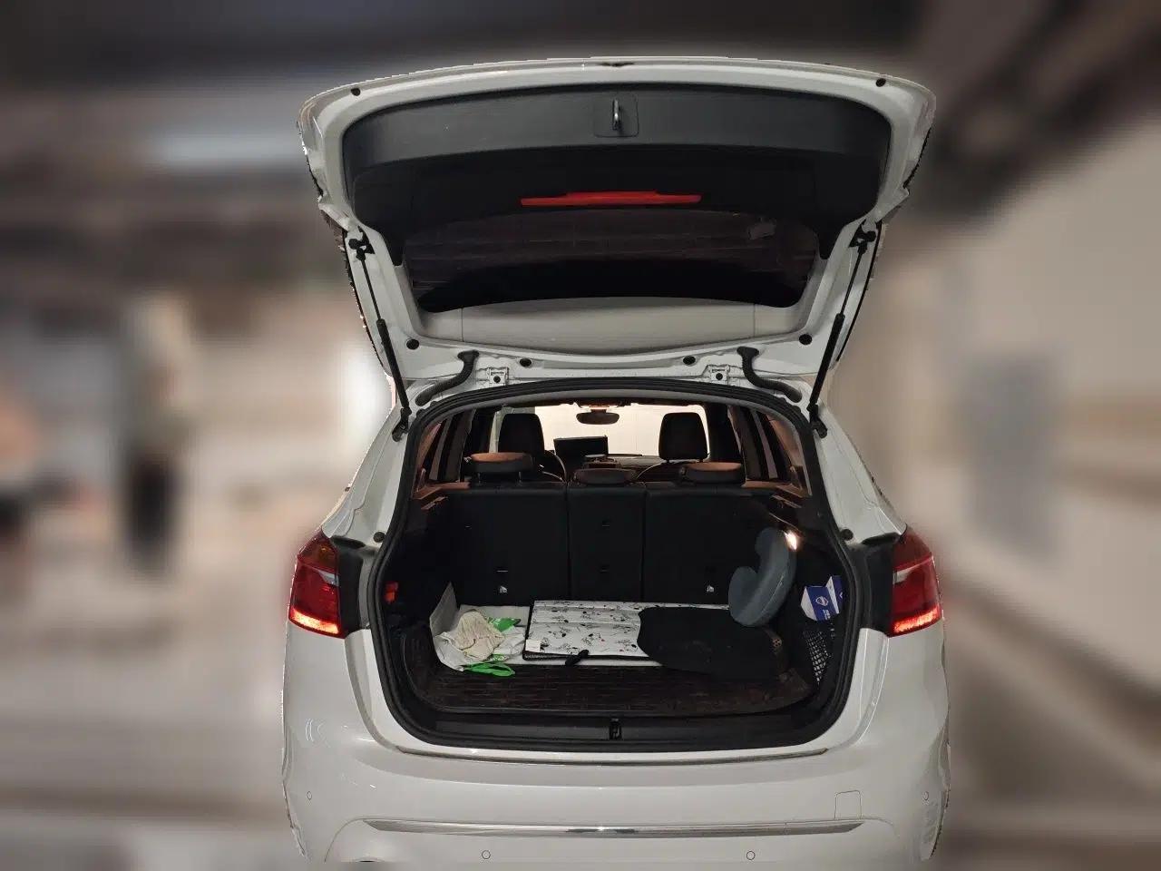 BMW 2 Series Active Tourer 2019 218i Leading Model — миниатюра 19