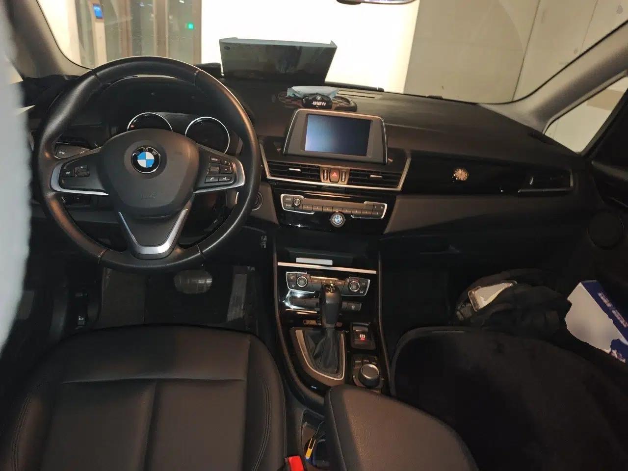 BMW 2 Series Active Tourer 2019 218i Leading Model — миниатюра 9