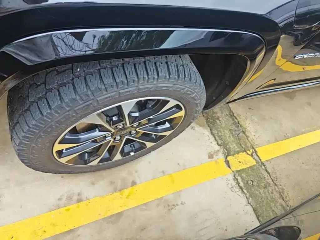 2023 Jeep Grand Cherokee 4xe Imported Model 4xe Peak Edition — миниатюра 23