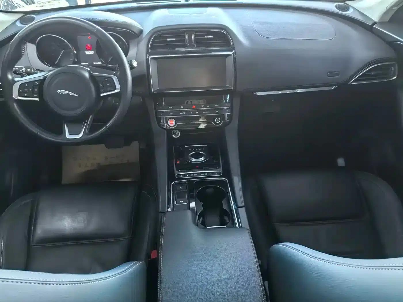 Jaguar F-PACE 2020 2.0T Urban Luxury Edition — миниатюра 8