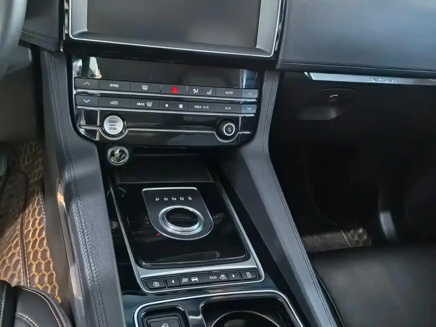 Jaguar F-PACE 2020 2.0T Urban Luxury Edition — миниатюра 10