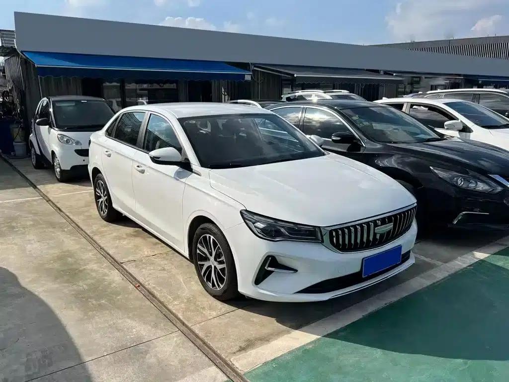 Geely Emgrand 2025 4th Generation 1.5L CVT Dragon Edition — миниатюра 3