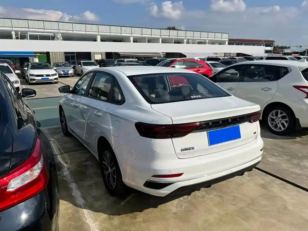 Geely Emgrand 2025 4th Generation 1.5L CVT Dragon Edition — миниатюра 4