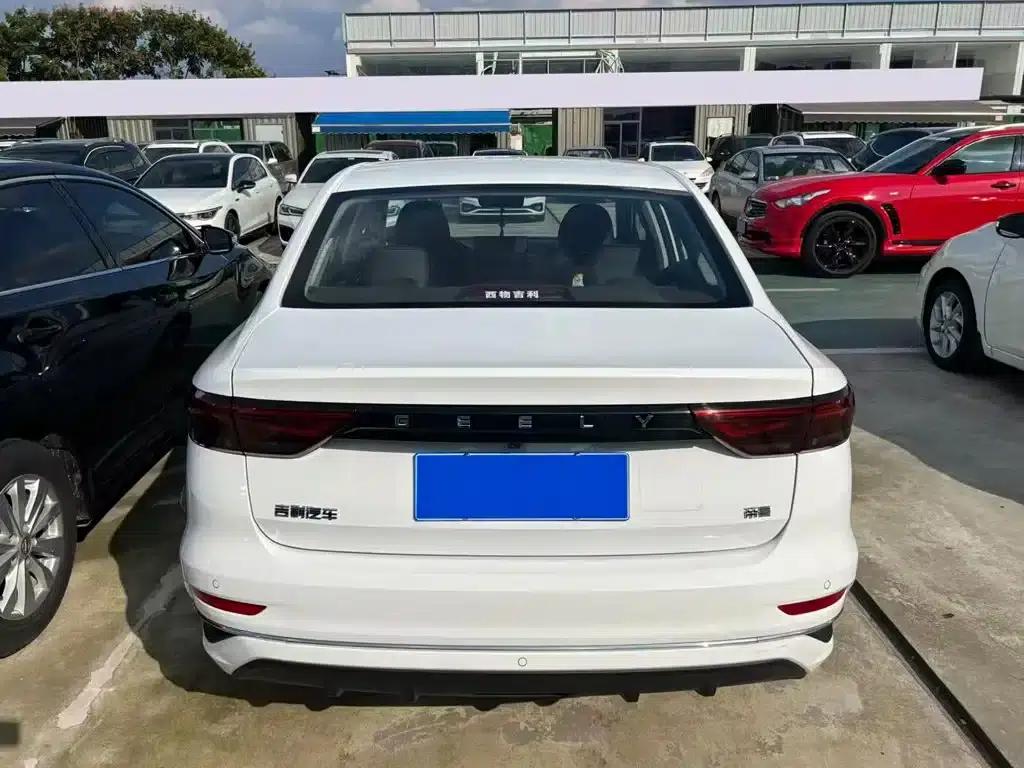 Geely Emgrand 2025 4th Generation 1.5L CVT Dragon Edition — миниатюра 5