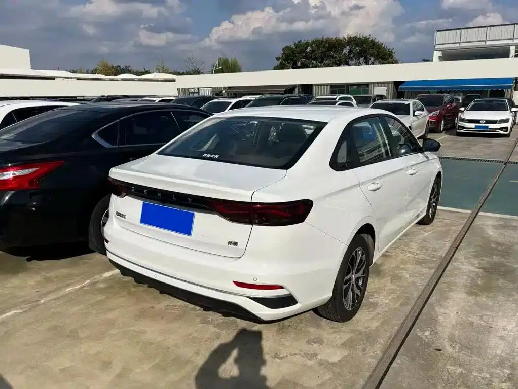Geely Emgrand 2025 4th Generation 1.5L CVT Dragon Edition — миниатюра 6