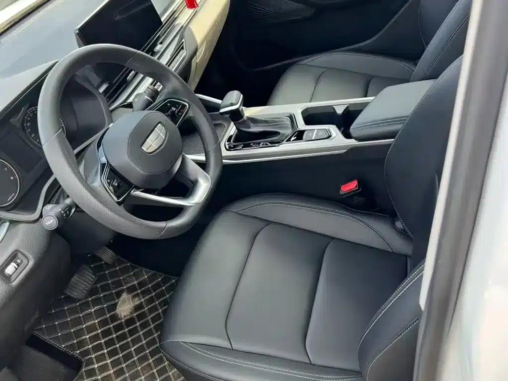 Geely Emgrand 2025 4th Generation 1.5L CVT Dragon Edition — миниатюра 7