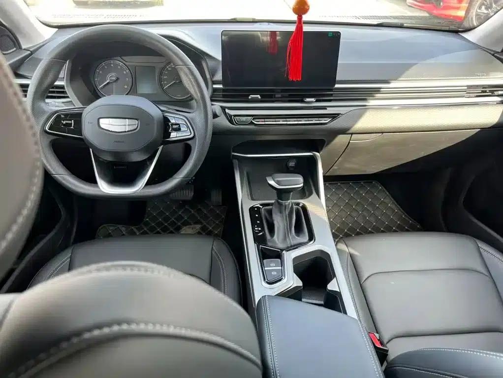 Geely Emgrand 2025 4th Generation 1.5L CVT Dragon Edition — миниатюра 9