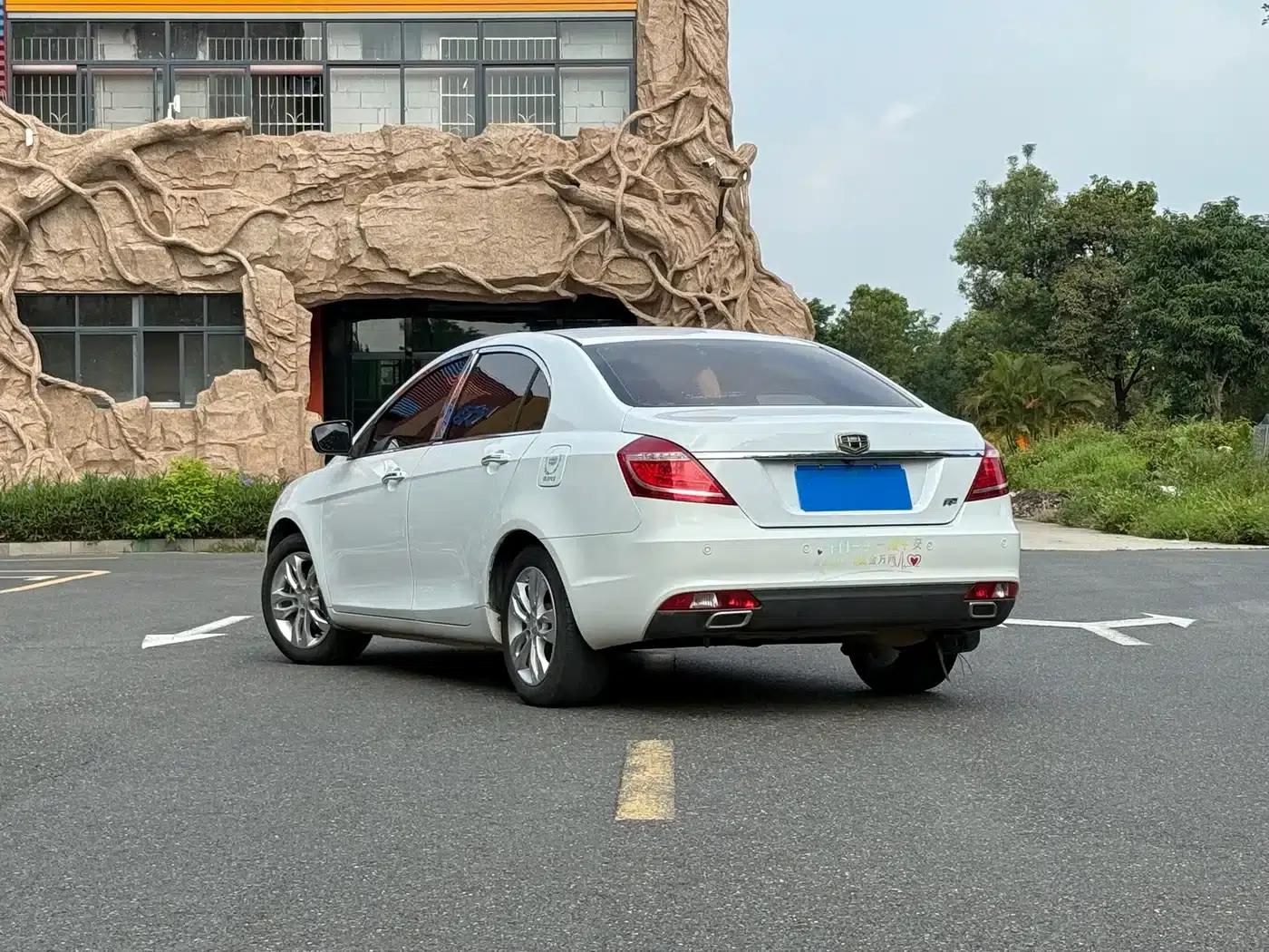 Geely Emgrand 2015 Sedan 1.5L CVT Upward Edition — миниатюра 3