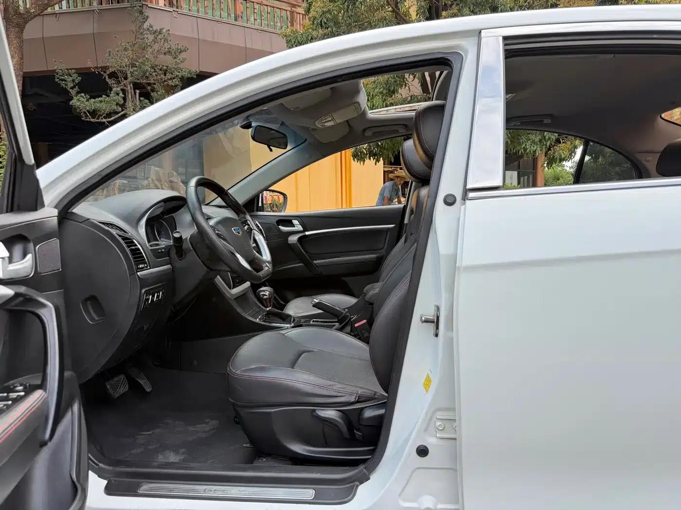 Geely Emgrand 2015 Sedan 1.5L CVT Upward Edition — миниатюра 6