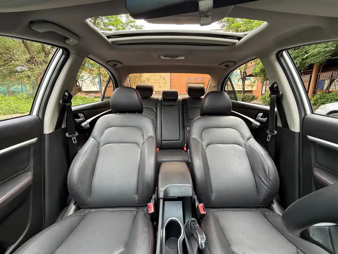 Geely Emgrand 2015 Sedan 1.5L CVT Upward Edition — миниатюра 10