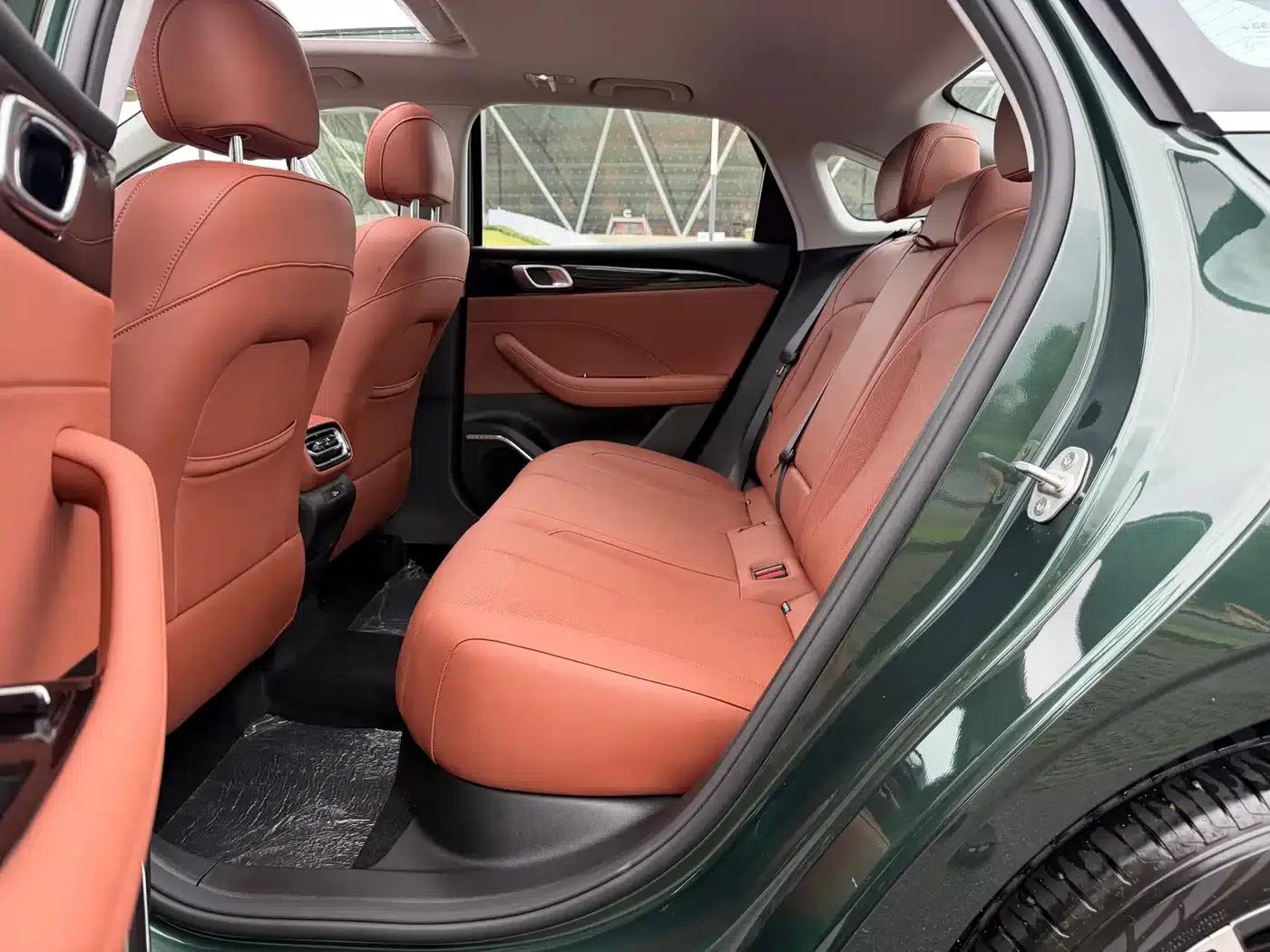 Geely Emgrand 2026 5th Generation 1.5T DCT Flagship Edition — миниатюра 14