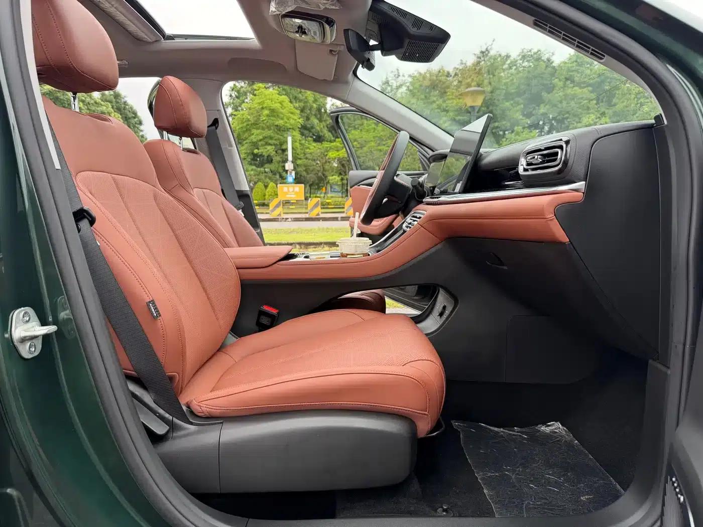 Geely Emgrand 2026 5th Generation 1.5T DCT Flagship Edition — миниатюра 16