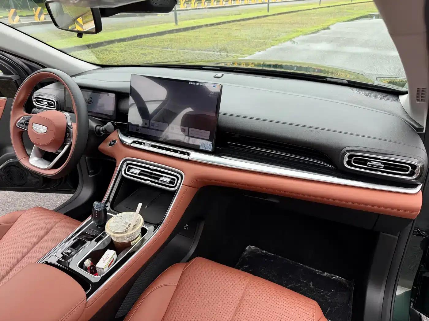 Geely Emgrand 2026 5th Generation 1.5T DCT Flagship Edition — миниатюра 17