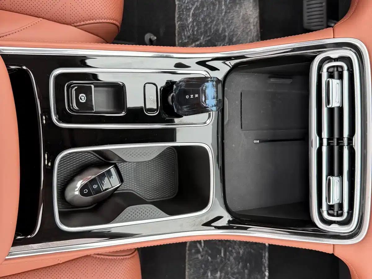Geely Emgrand 2026 5th Generation 1.5T DCT Flagship Edition — миниатюра 20