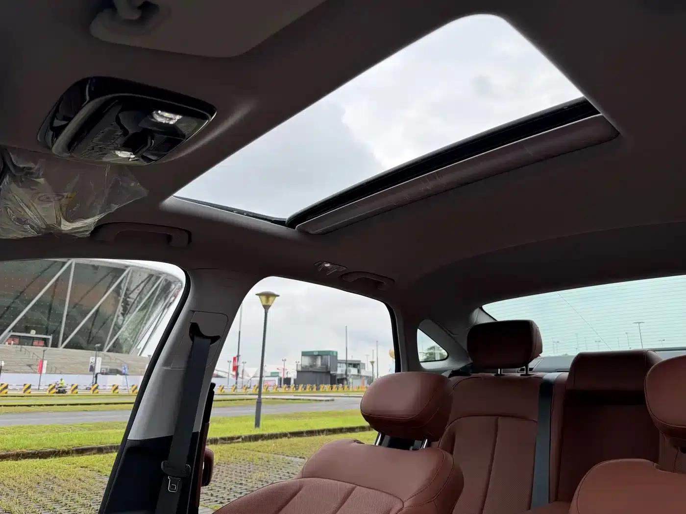 Geely Emgrand 2026 5th Generation 1.5T DCT Flagship Edition — миниатюра 24