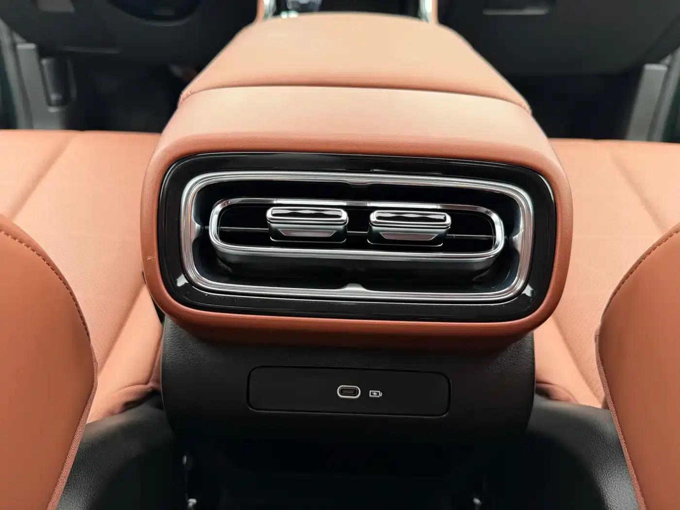 Geely Emgrand 2026 5th Generation 1.5T DCT Flagship Edition — миниатюра 26