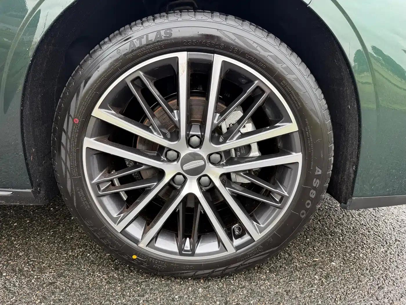 Geely Emgrand 2026 5th Generation 1.5T DCT Flagship Edition — миниатюра 29