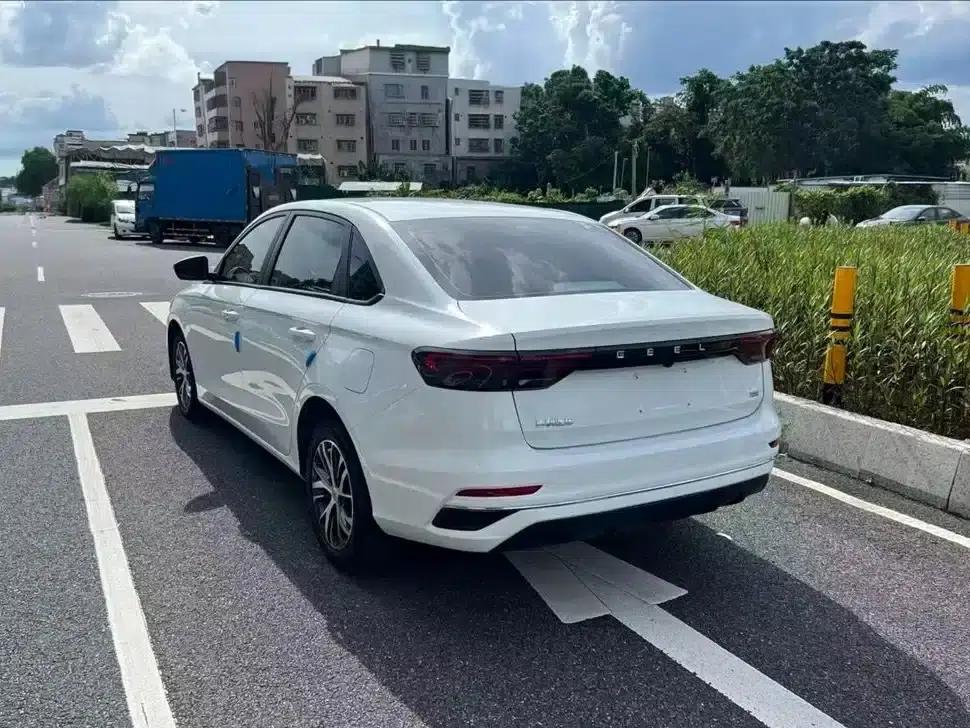 Geely Emgrand 2022 4th Generation 1.5L CVT Luxury Edition — миниатюра 4