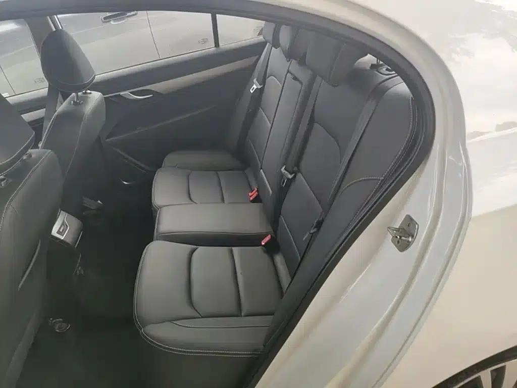 Geely Emgrand 2018 1.5L Manual Upward Connected Edition — миниатюра 17