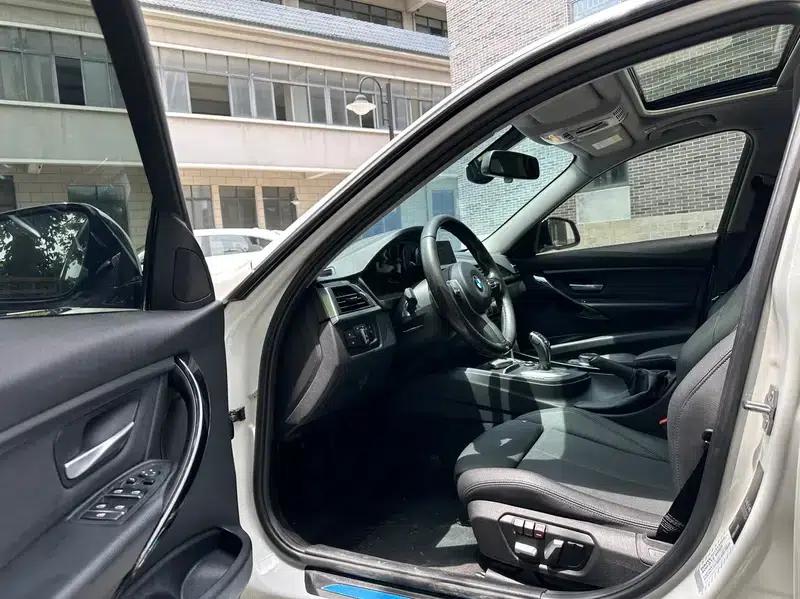 2018 BMW 3 Series 320Li Leading M Sport Package — миниатюра 17